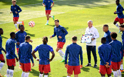 法国国家队团队训练场景